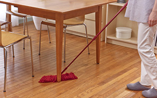 テーブルやイスの脚まわりに