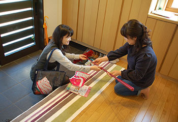 お客様係がお客様のお宅へ訪問(商品お申し込みの場合)