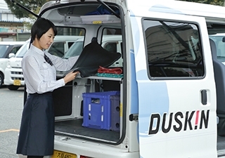 ダスキン商品配送、回収スタッフ